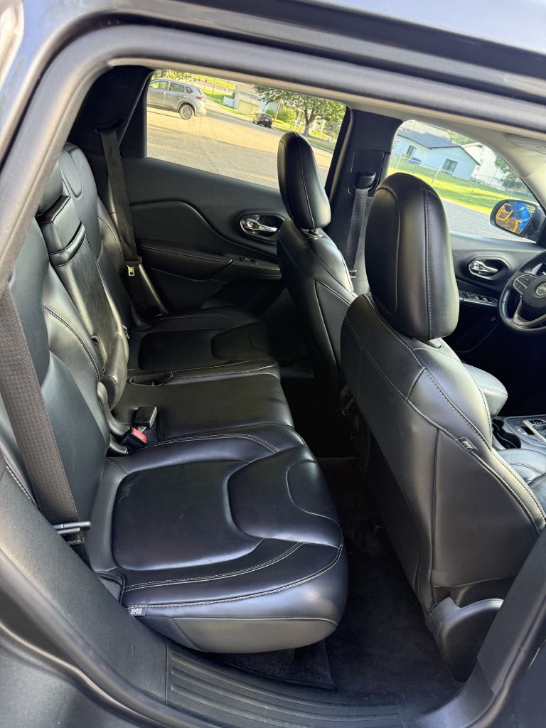Photo 16 of this JEEP CHEROKEE