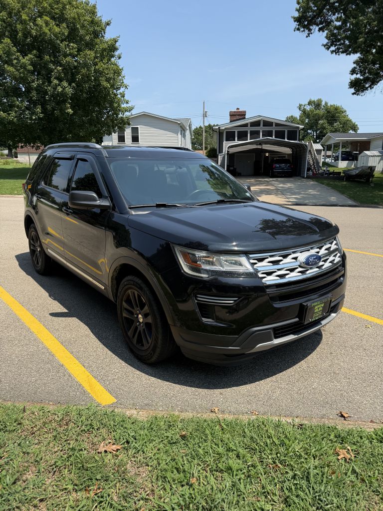 Photo 3 of this FORD EXPLORER