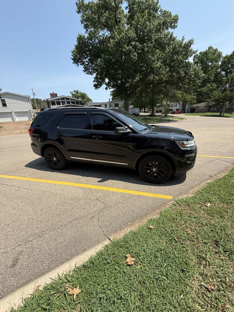 Photo 4 of this FORD EXPLORER