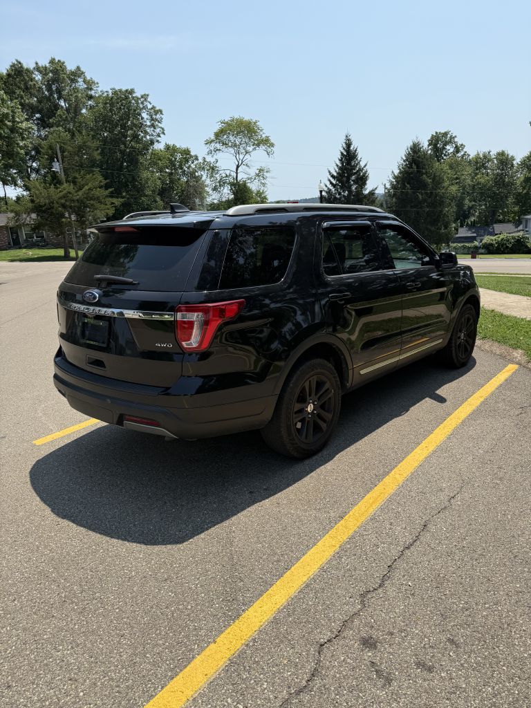 Photo 5 of this FORD EXPLORER