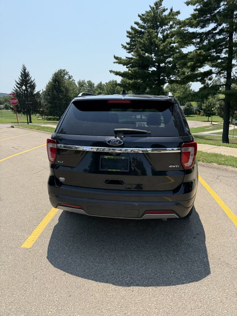 Photo 6 of this FORD EXPLORER