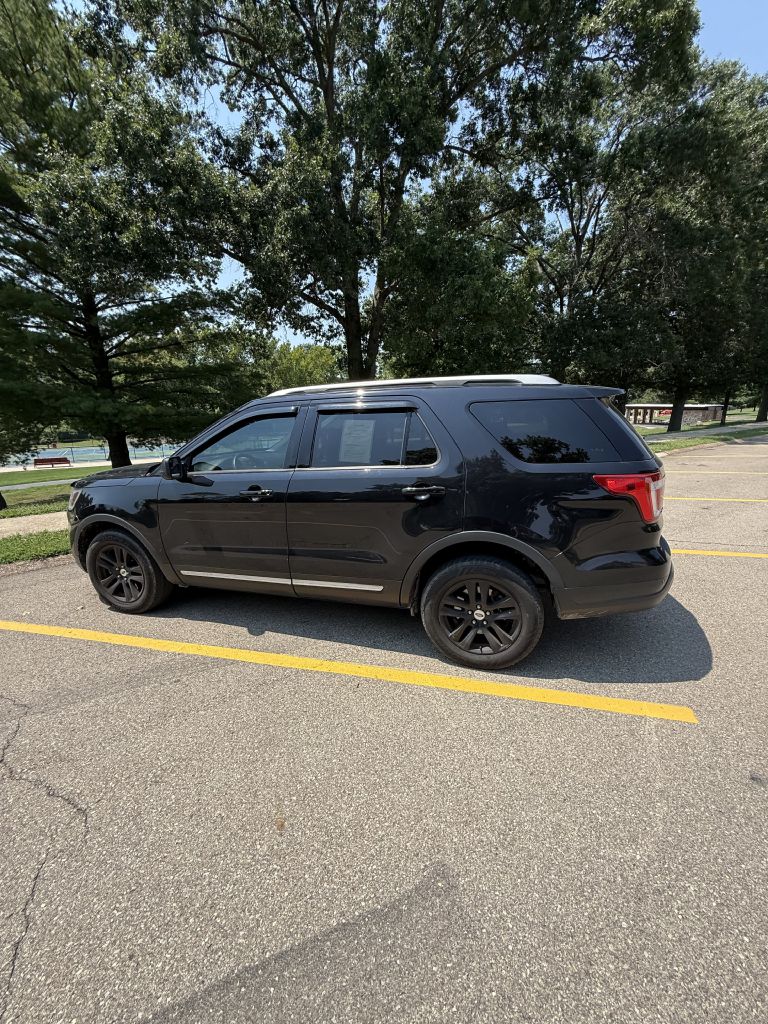 Photo 8 of this FORD EXPLORER