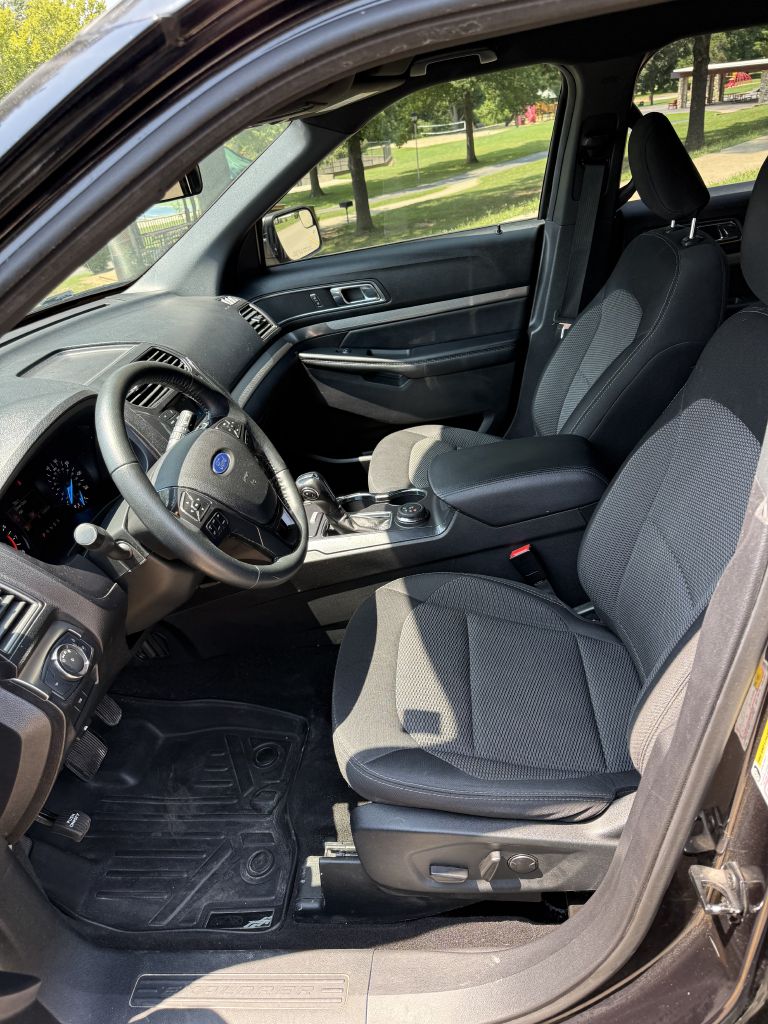 Photo 10 of this FORD EXPLORER