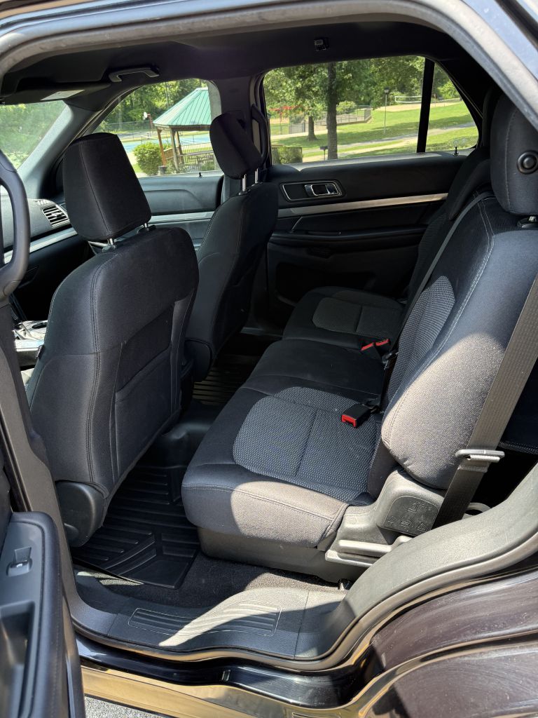 Photo 12 of this FORD EXPLORER
