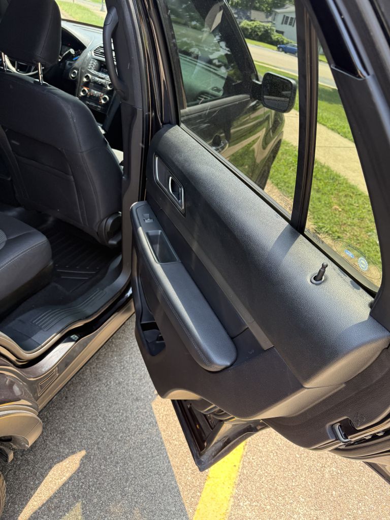 Photo 14 of this FORD EXPLORER