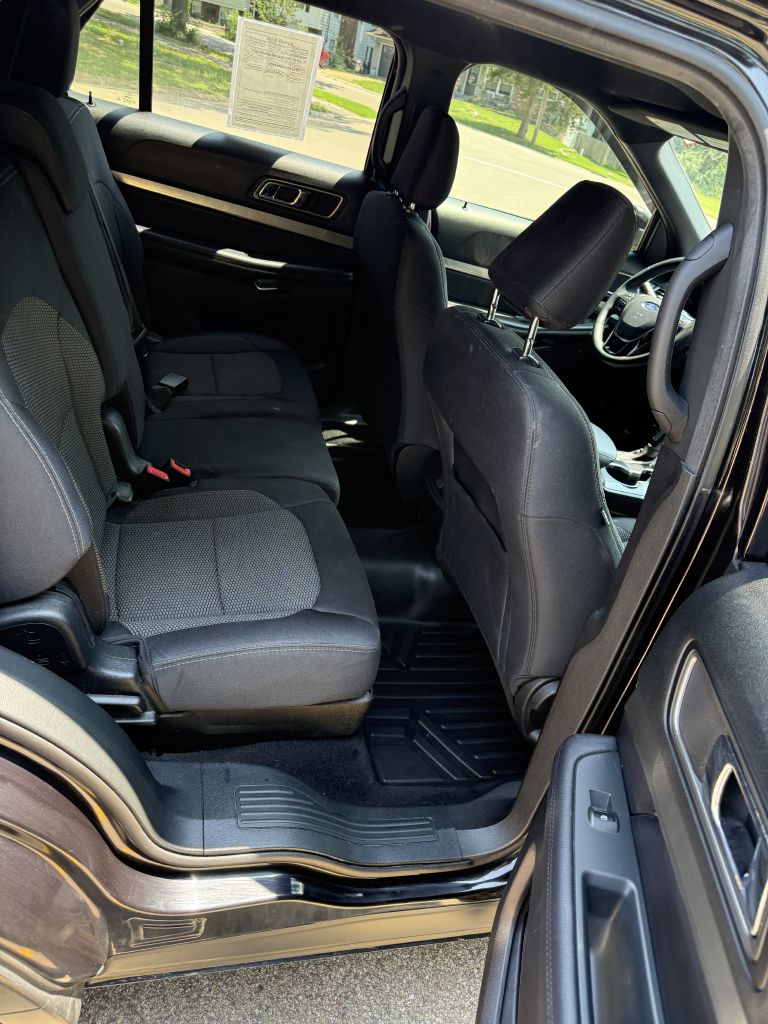 Photo 15 of this FORD EXPLORER
