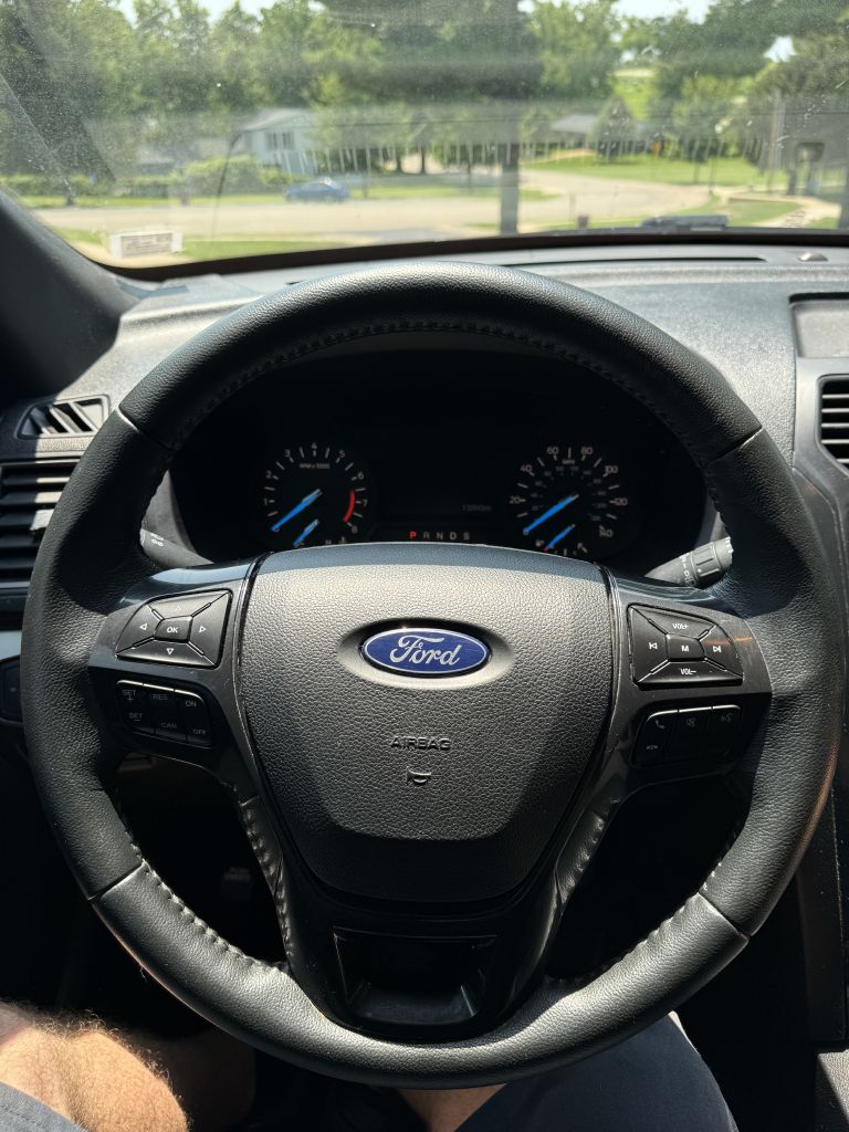 Photo 19 of this FORD EXPLORER