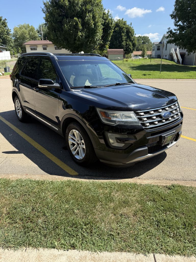 Photo 3 of this FORD EXPLORER