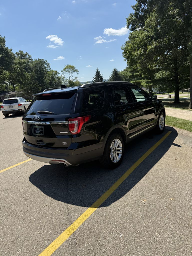 Photo 5 of this FORD EXPLORER