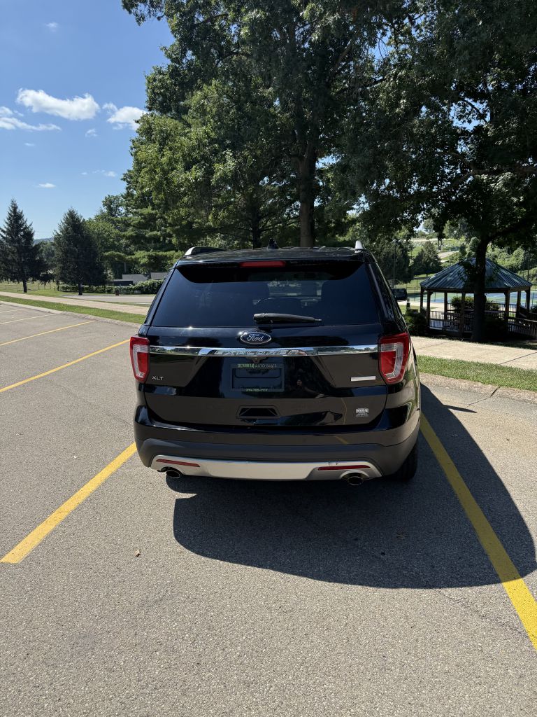 Photo 6 of this FORD EXPLORER
