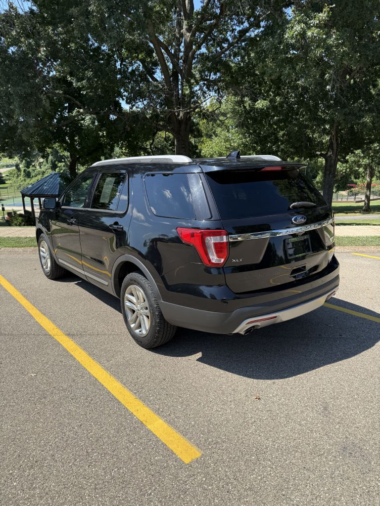 Photo 7 of this FORD EXPLORER