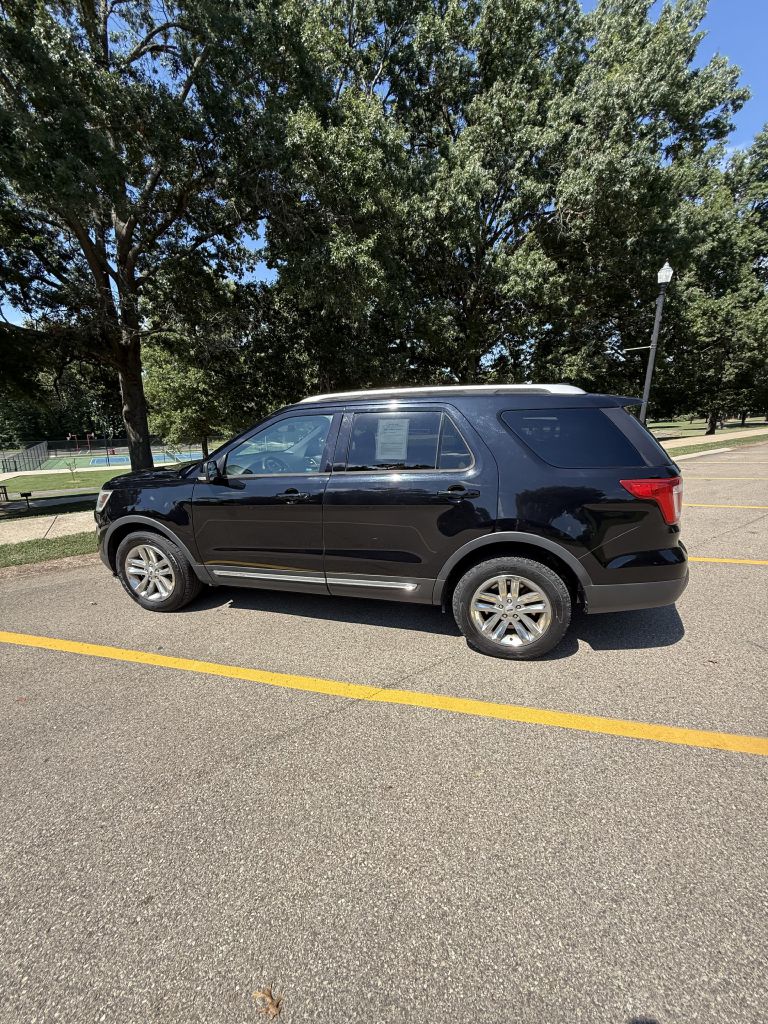 Photo 8 of this FORD EXPLORER