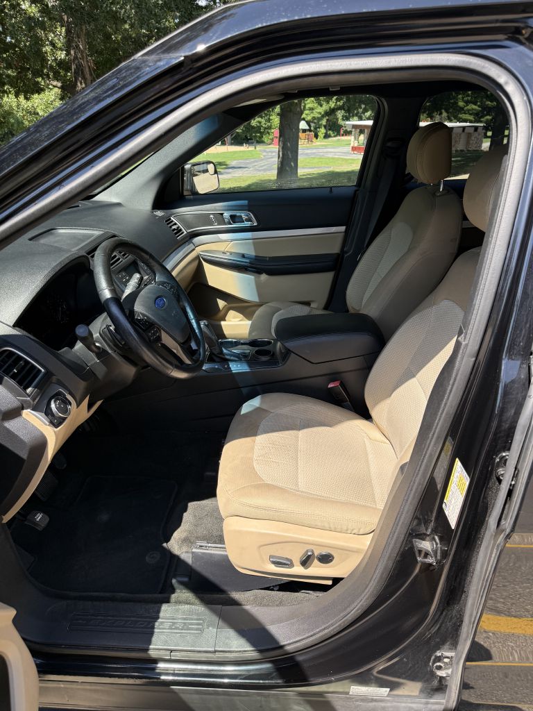 Photo 10 of this FORD EXPLORER
