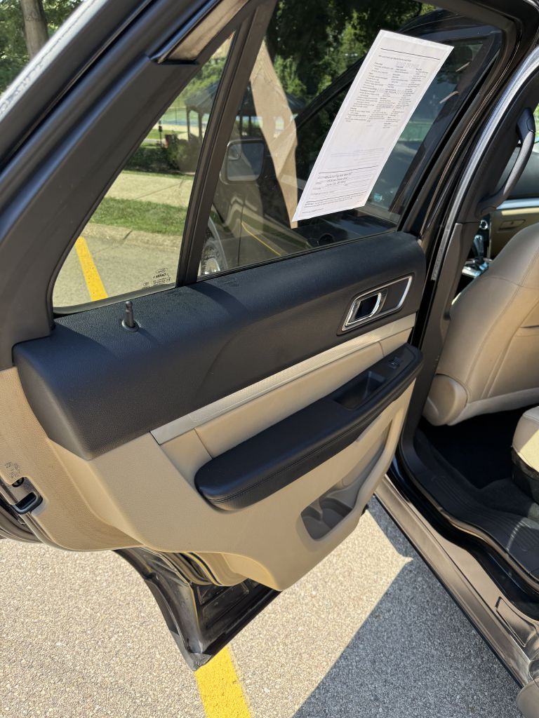 Photo 11 of this FORD EXPLORER