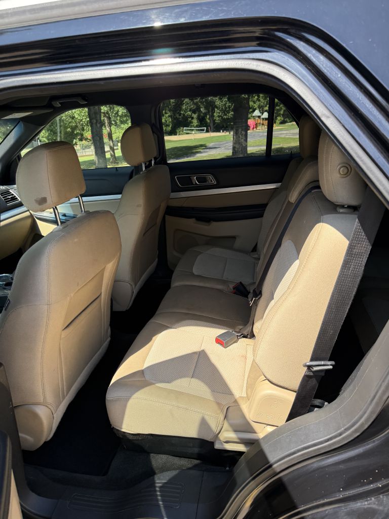 Photo 12 of this FORD EXPLORER