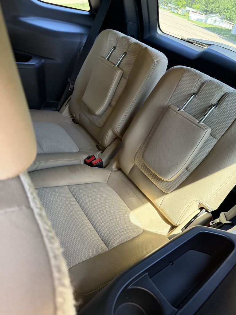 Photo 13 of this FORD EXPLORER