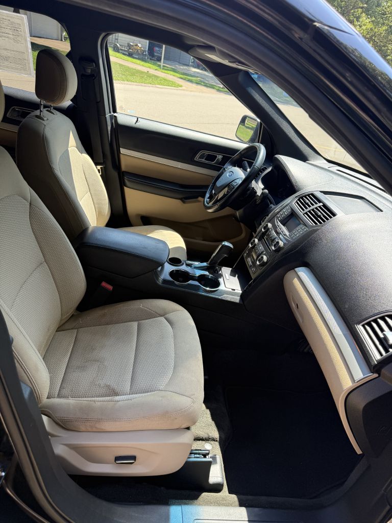 Photo 19 of this FORD EXPLORER