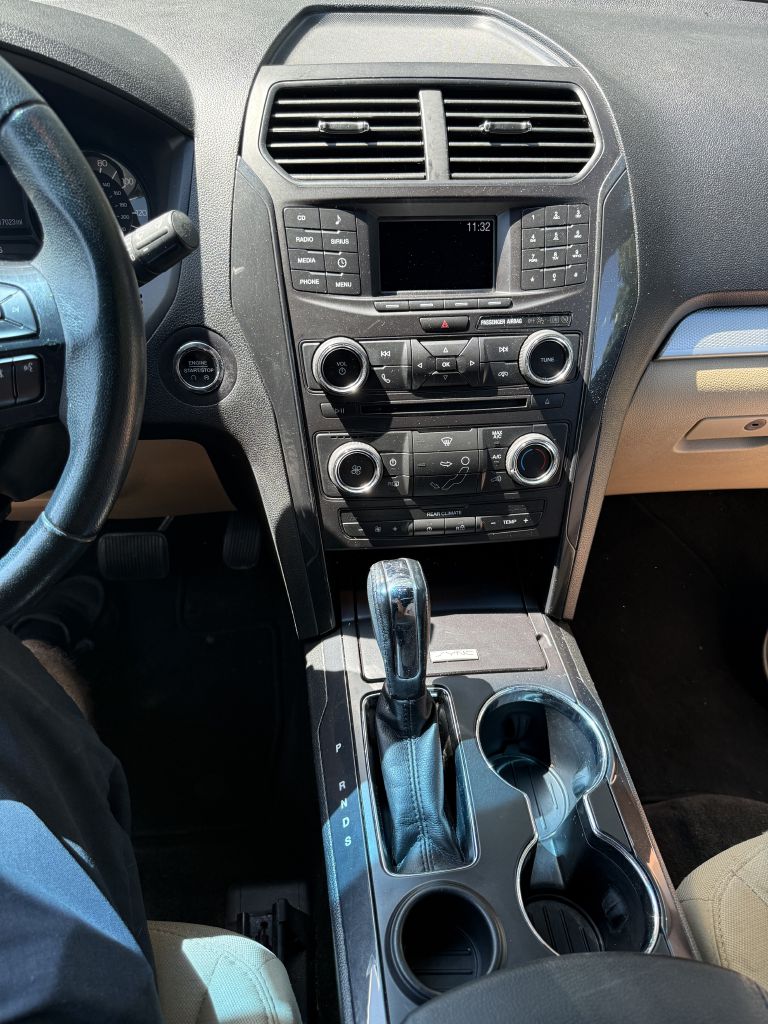 Photo 20 of this FORD EXPLORER