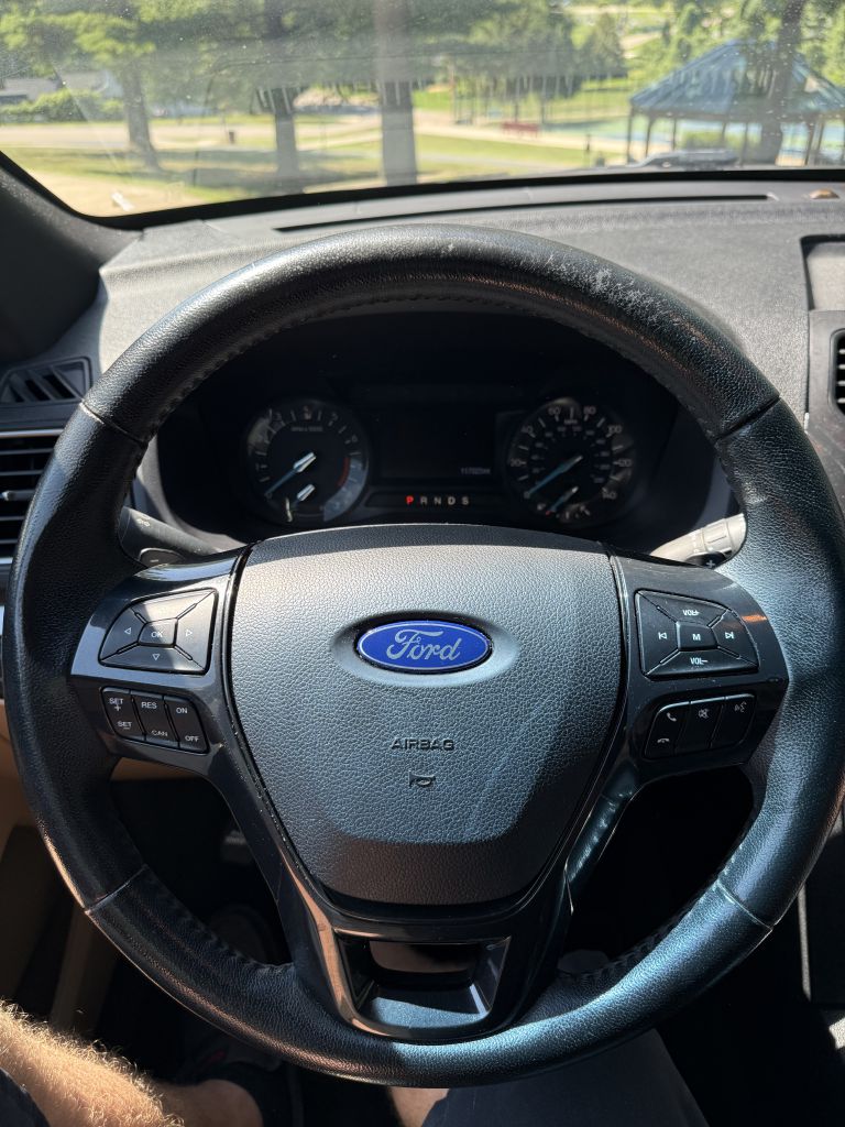 Photo 21 of this FORD EXPLORER