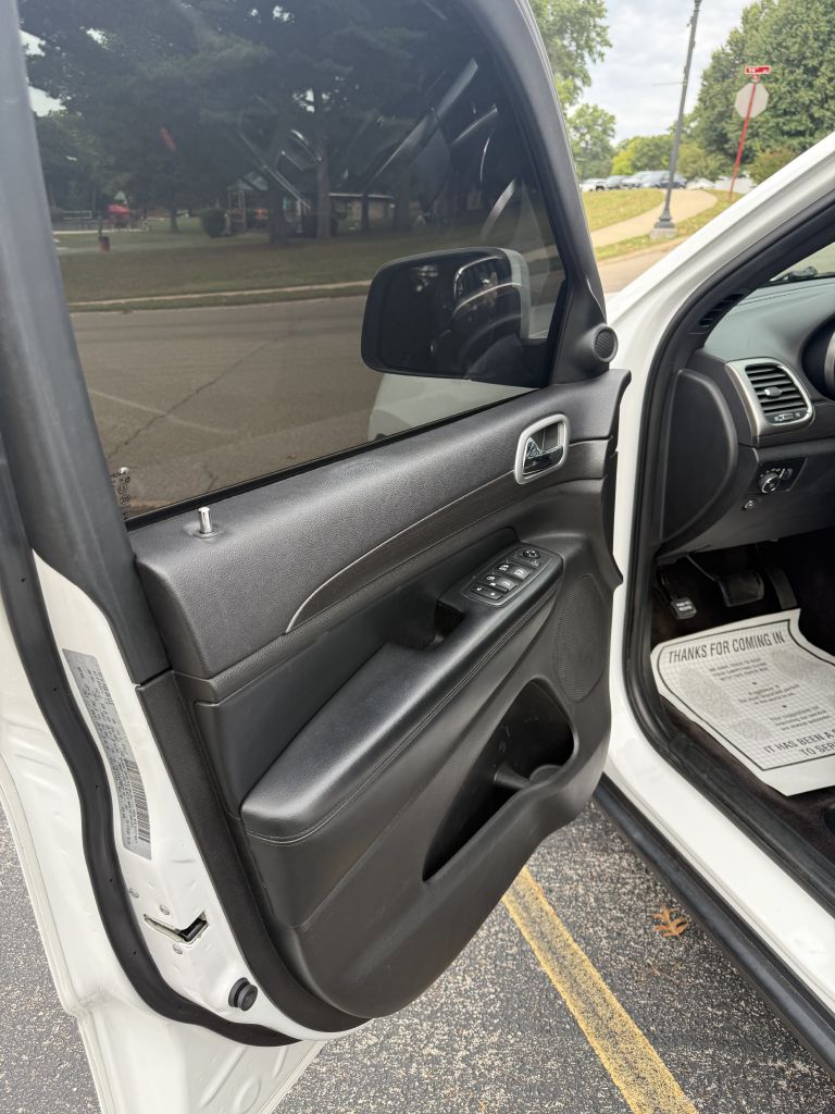 Photo 10 of this JEEP GRAND CHEROKEE