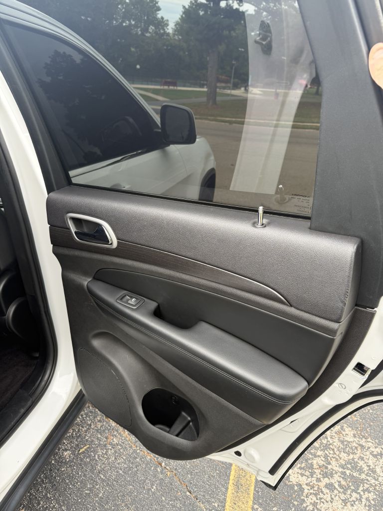 Photo 16 of this JEEP GRAND CHEROKEE
