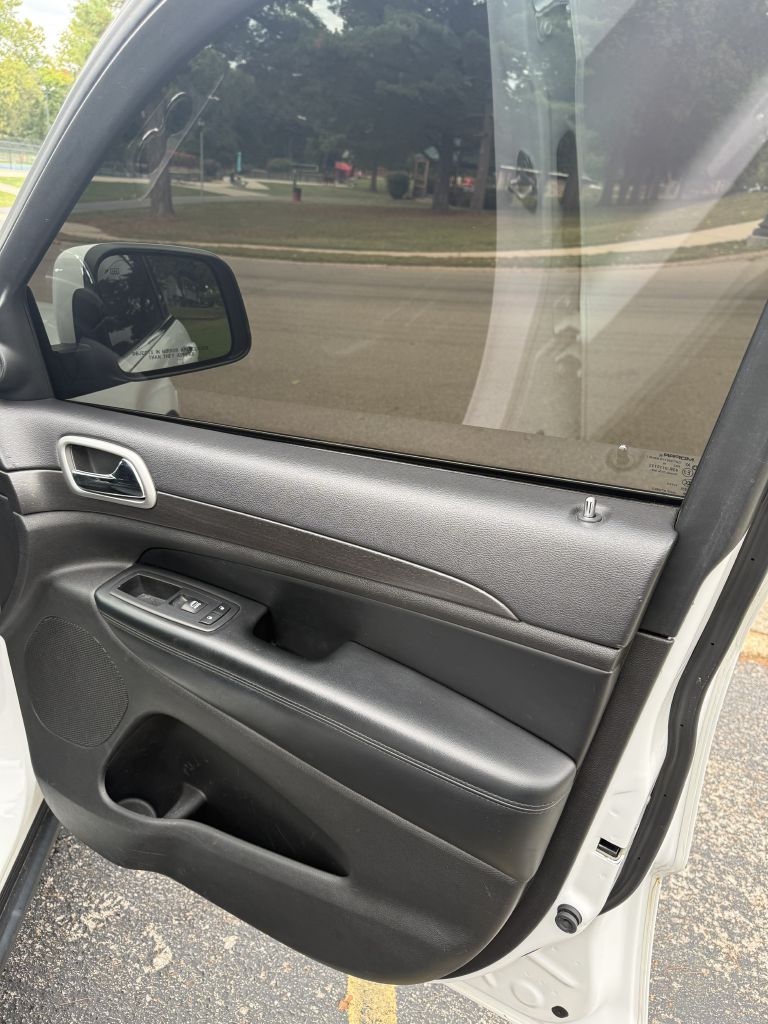 Photo 18 of this JEEP GRAND CHEROKEE
