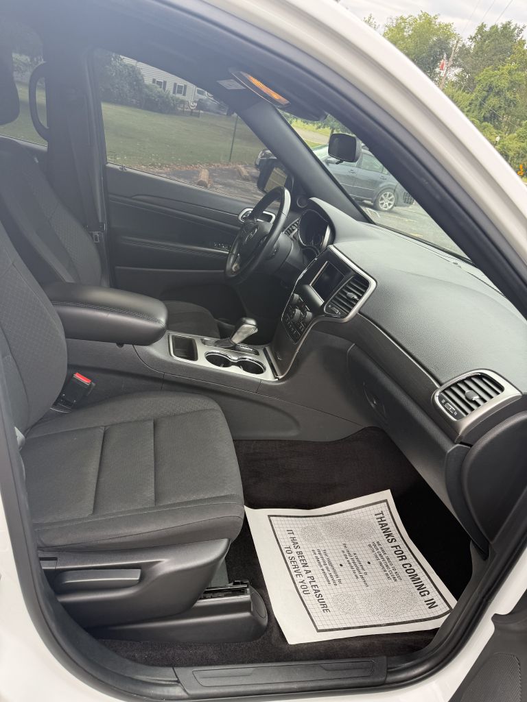Photo 19 of this JEEP GRAND CHEROKEE