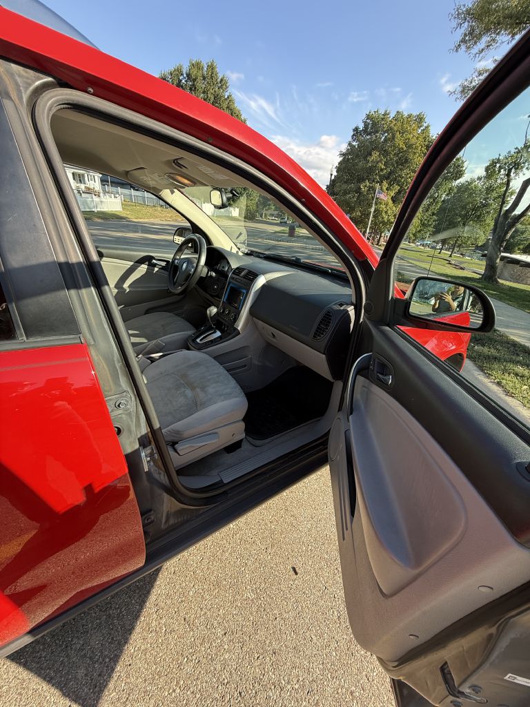Photo 9 of this SATURN VUE