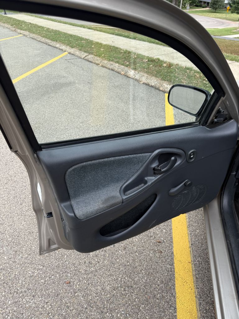 Photo 9 of this CHEVROLET CAVALIER