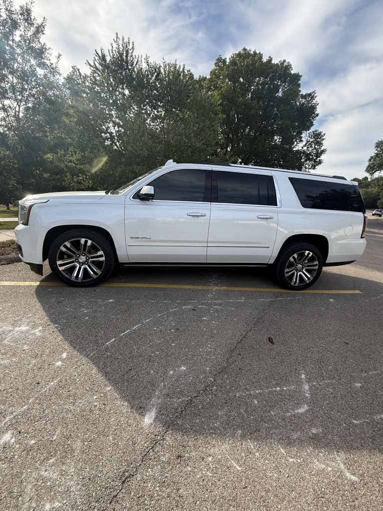 Photo 2 of this GMC YUKON XL