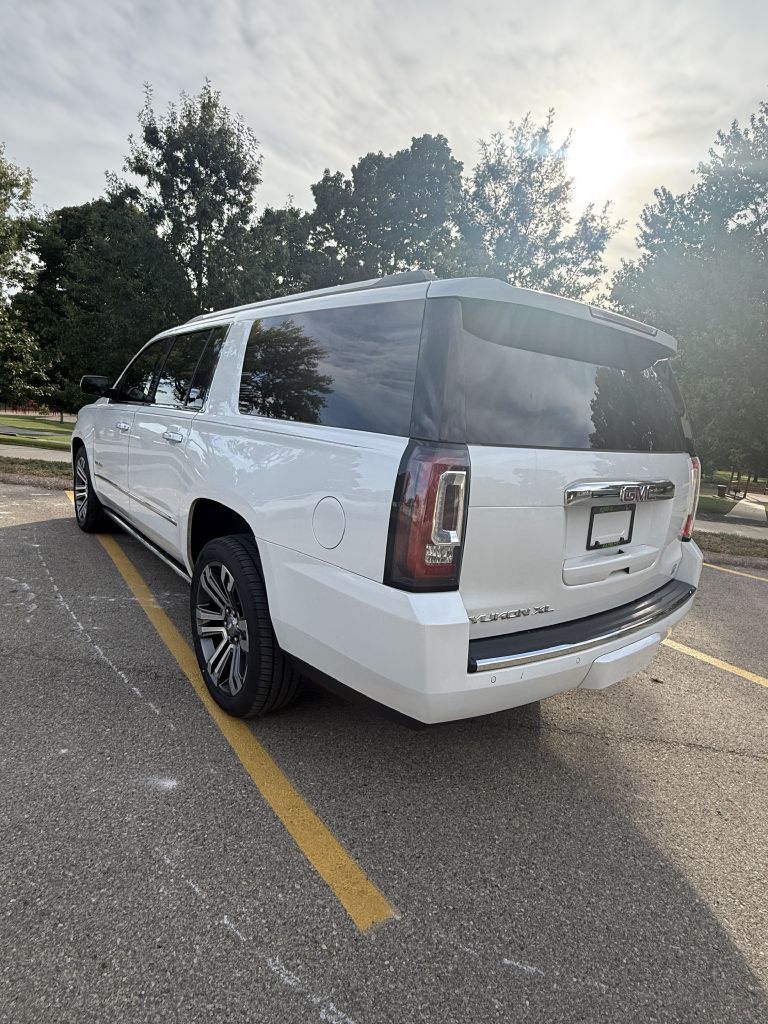 Photo 3 of this GMC YUKON XL