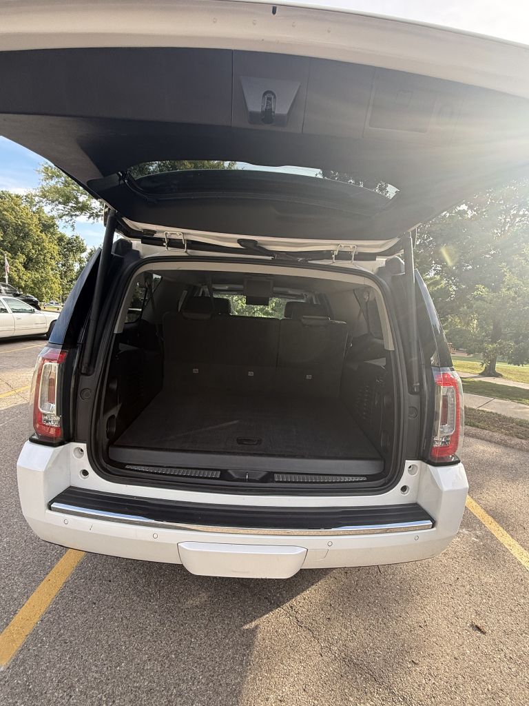 Photo 12 of this GMC YUKON XL