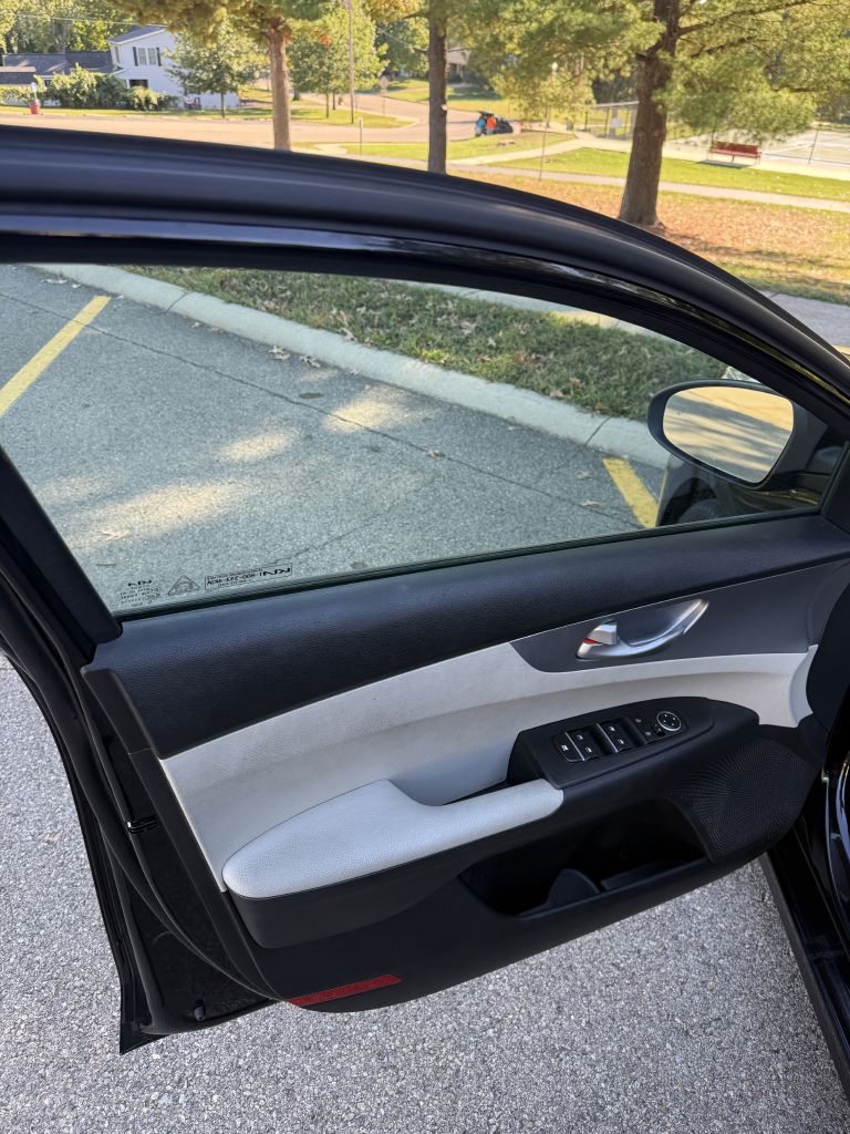 Photo 9 of this KIA FORTE
