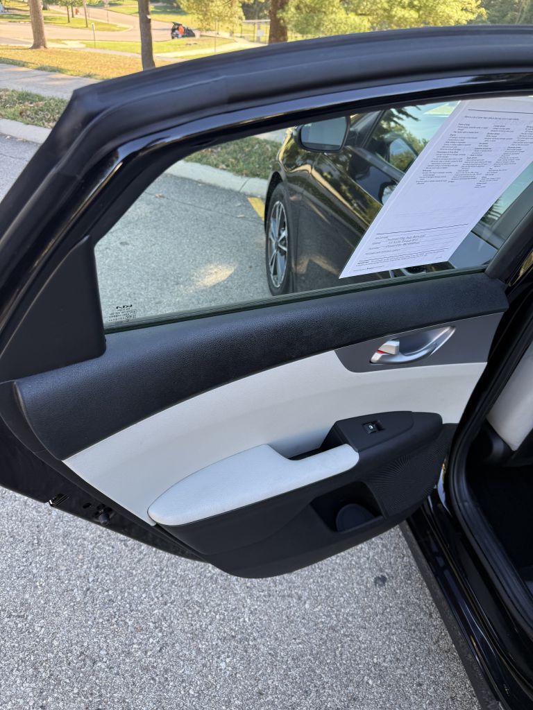 Photo 11 of this KIA FORTE