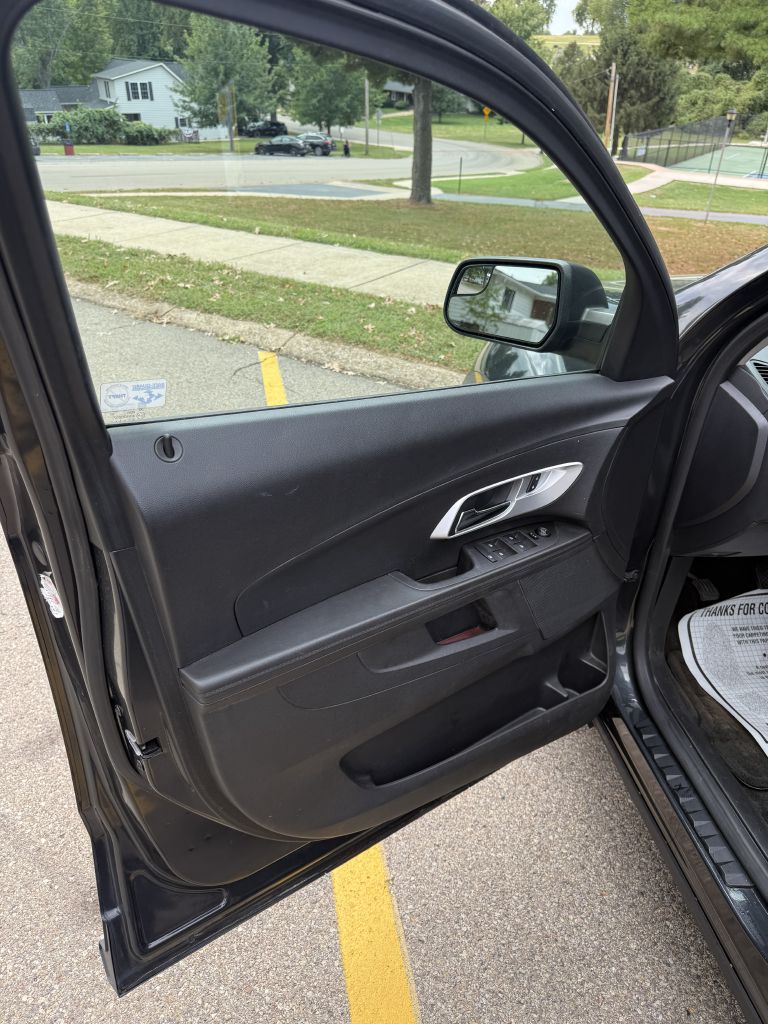 Photo 9 of this CHEVROLET EQUINOX