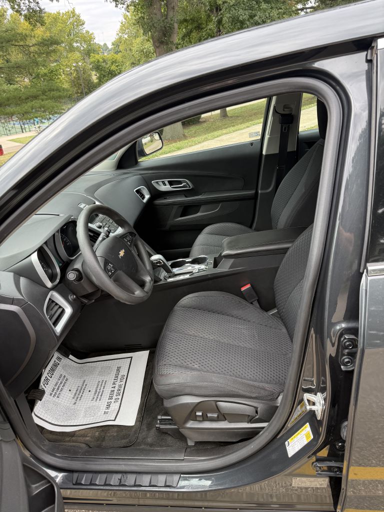 Photo 10 of this CHEVROLET EQUINOX