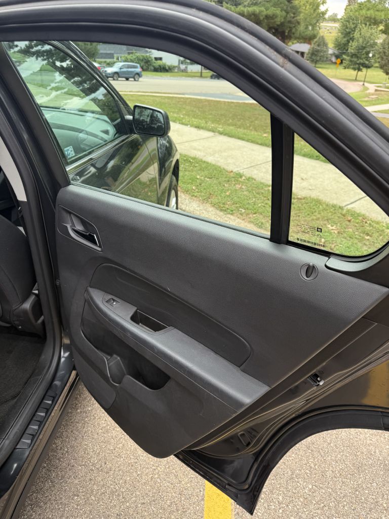 Photo 15 of this CHEVROLET EQUINOX