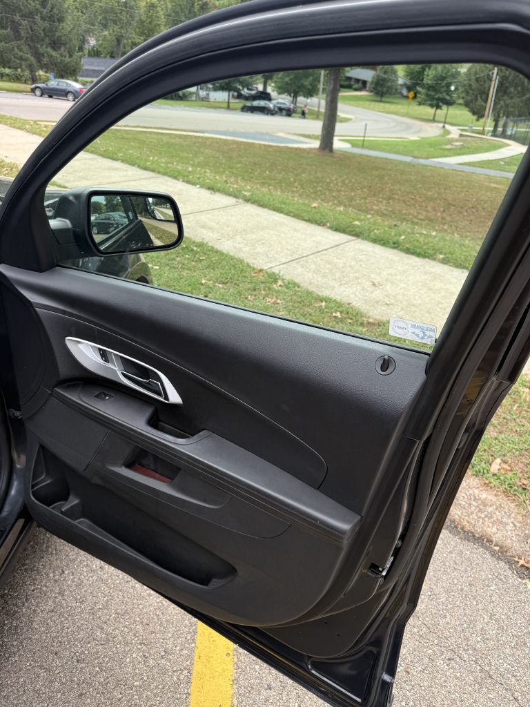 Photo 17 of this CHEVROLET EQUINOX