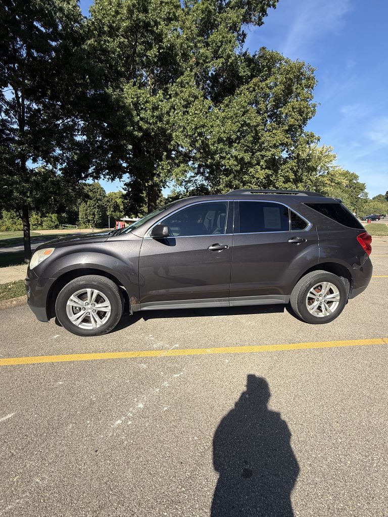 Photo 2 of this CHEVROLET EQUINOX