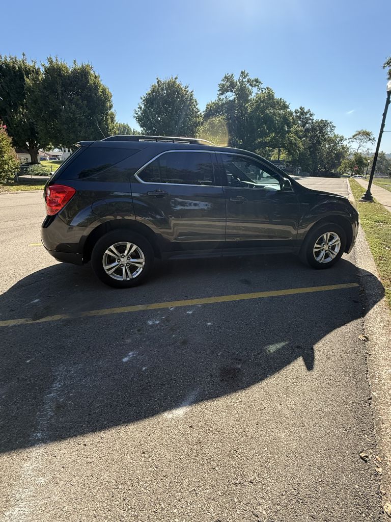 Photo 6 of this CHEVROLET EQUINOX