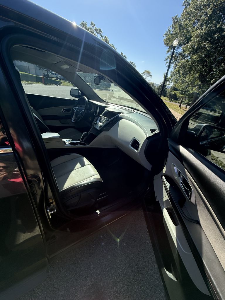 Photo 9 of this CHEVROLET EQUINOX