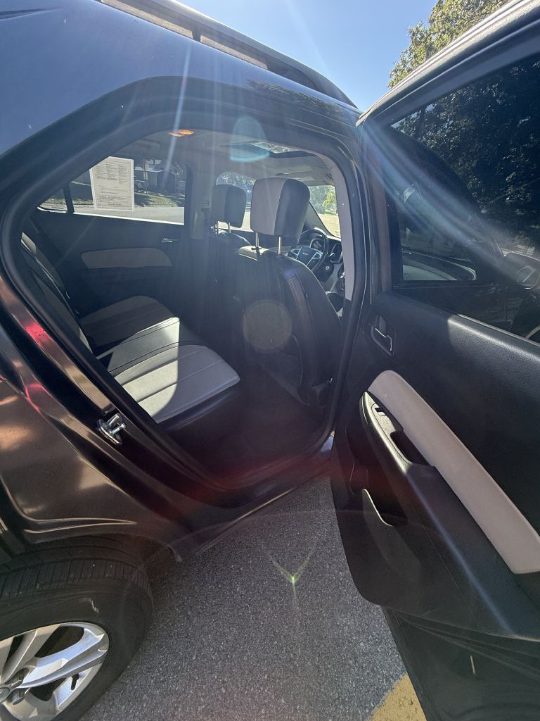 Photo 10 of this CHEVROLET EQUINOX