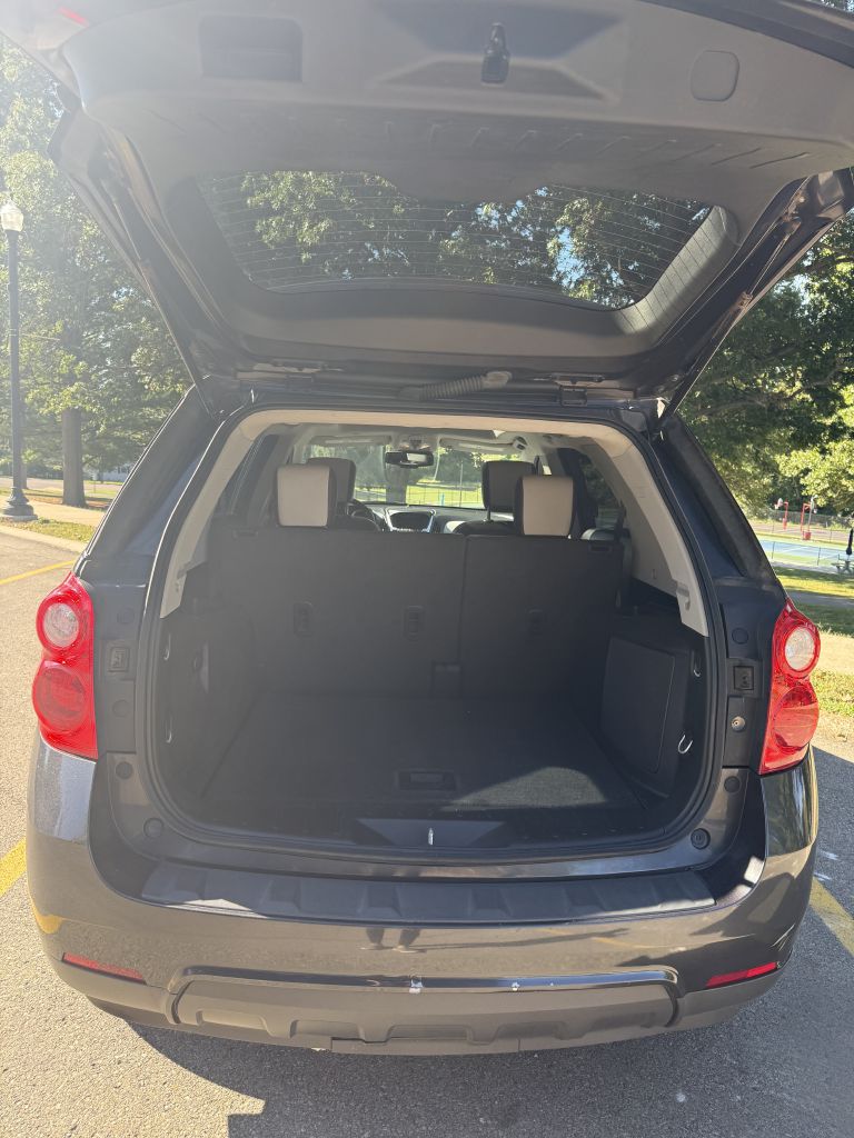 Photo 11 of this CHEVROLET EQUINOX