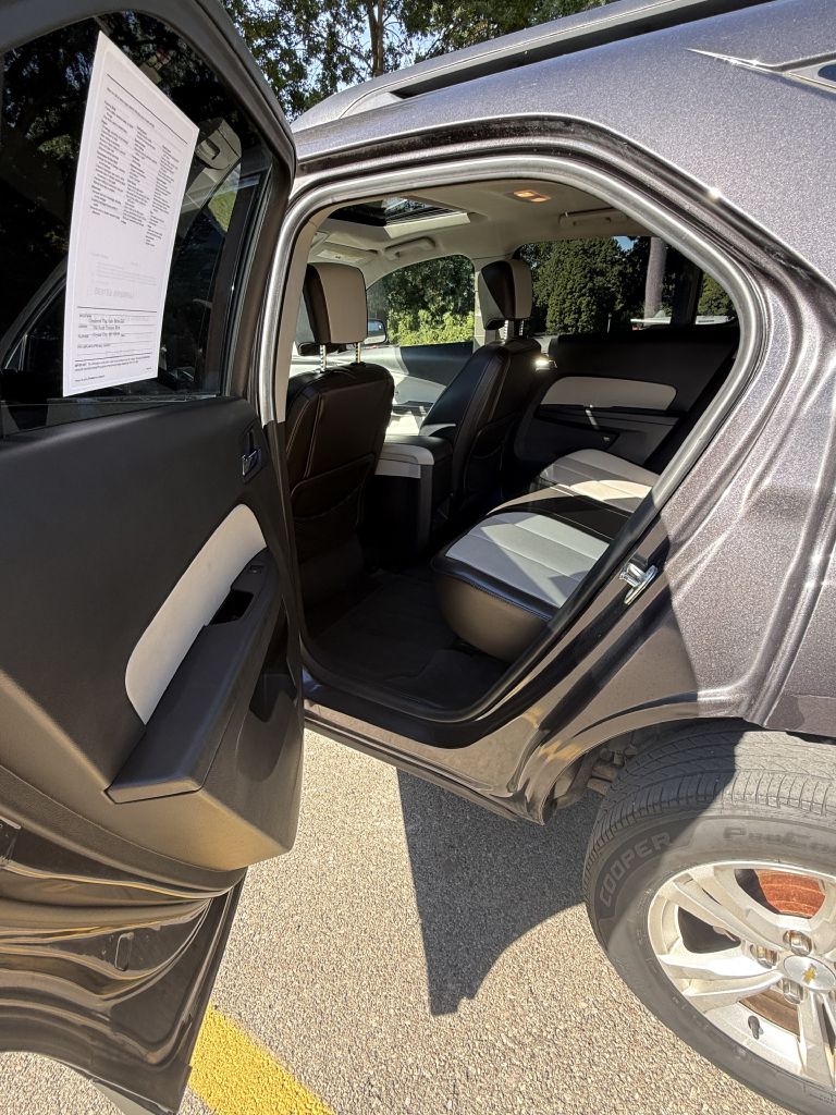 Photo 12 of this CHEVROLET EQUINOX