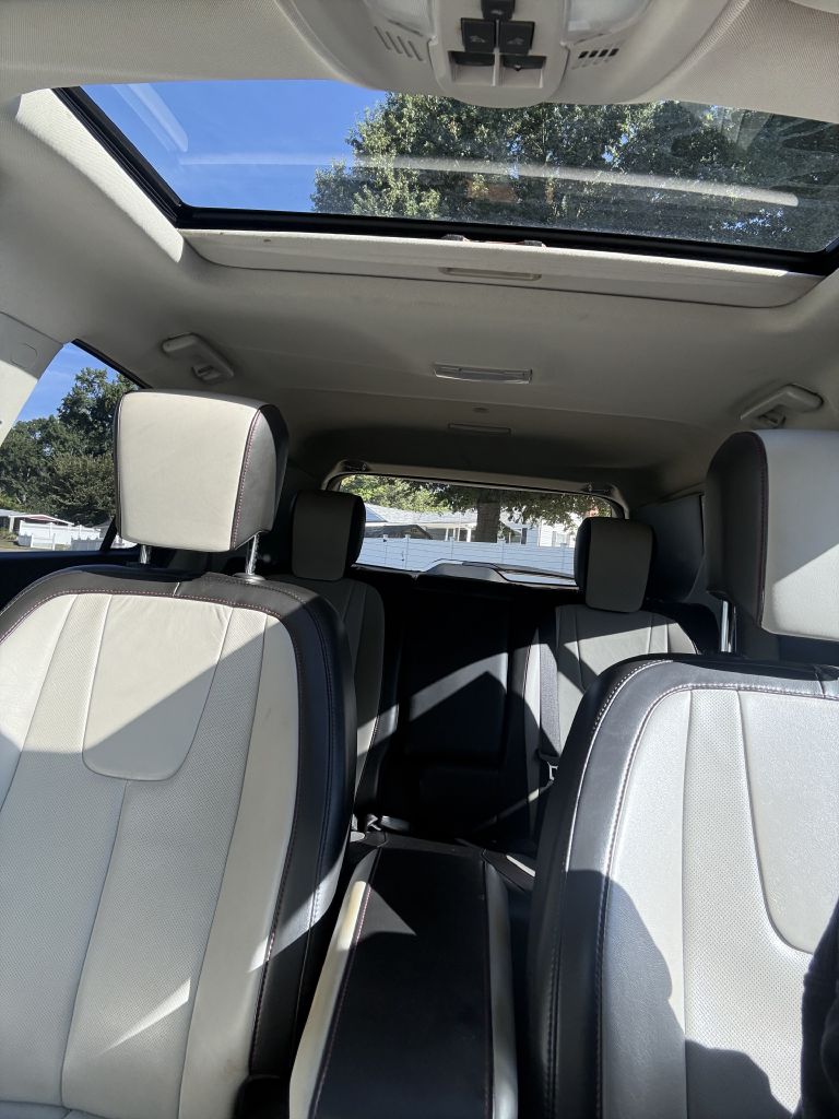 Photo 17 of this CHEVROLET EQUINOX