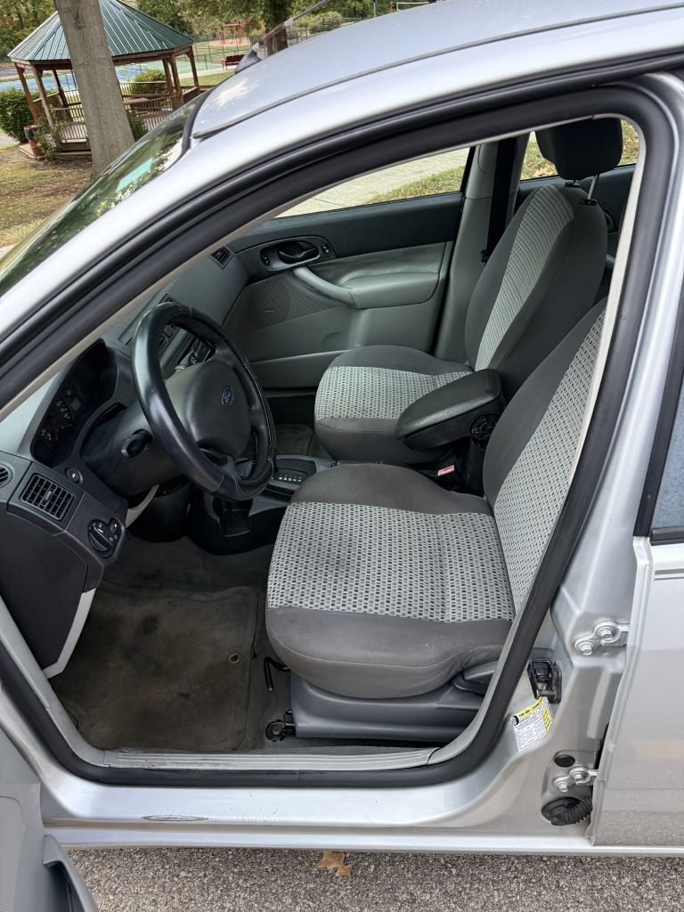 Photo 10 of this FORD FOCUS