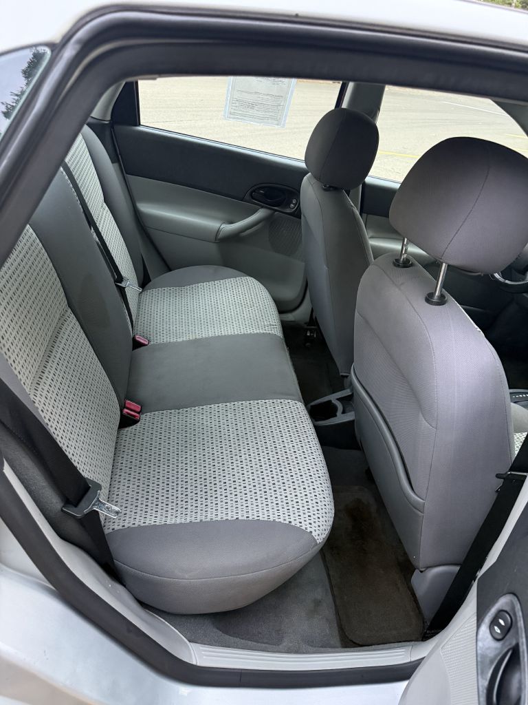 Photo 15 of this FORD FOCUS