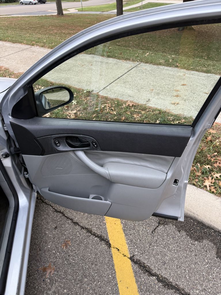 Photo 16 of this FORD FOCUS