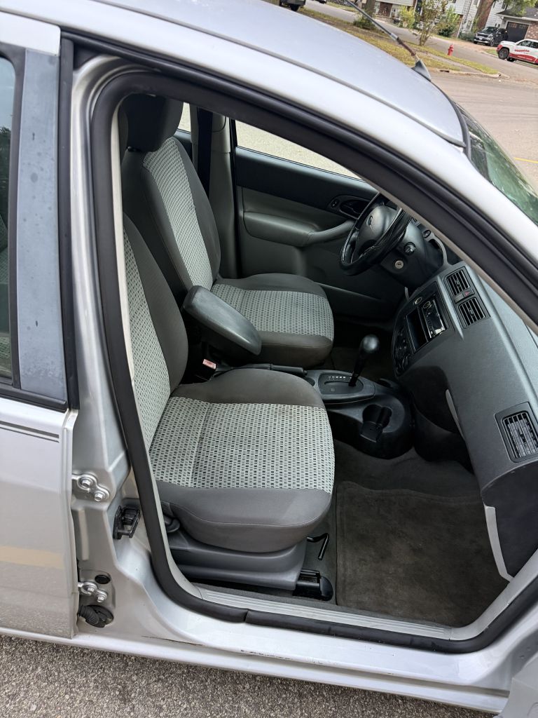 Photo 17 of this FORD FOCUS