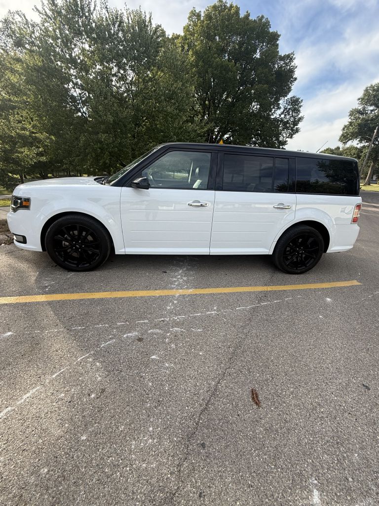 Photo 2 of this FORD FLEX